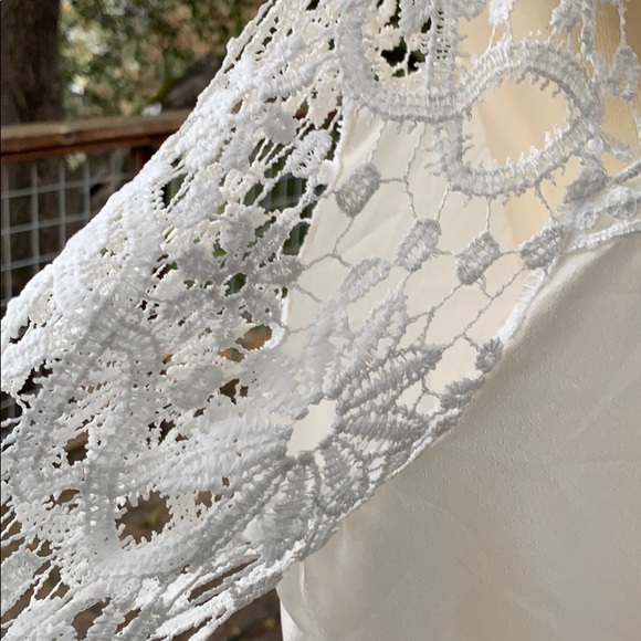 ⭐️SALE⭐️ 🎉HP🎉Gorgeous White Lace Blouse NWOT - Picture 3 of 8